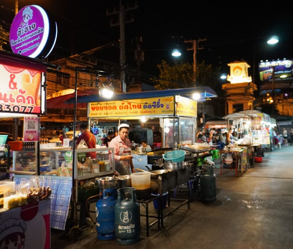 mini guida per visitare Kanchanaburi: il Night Market