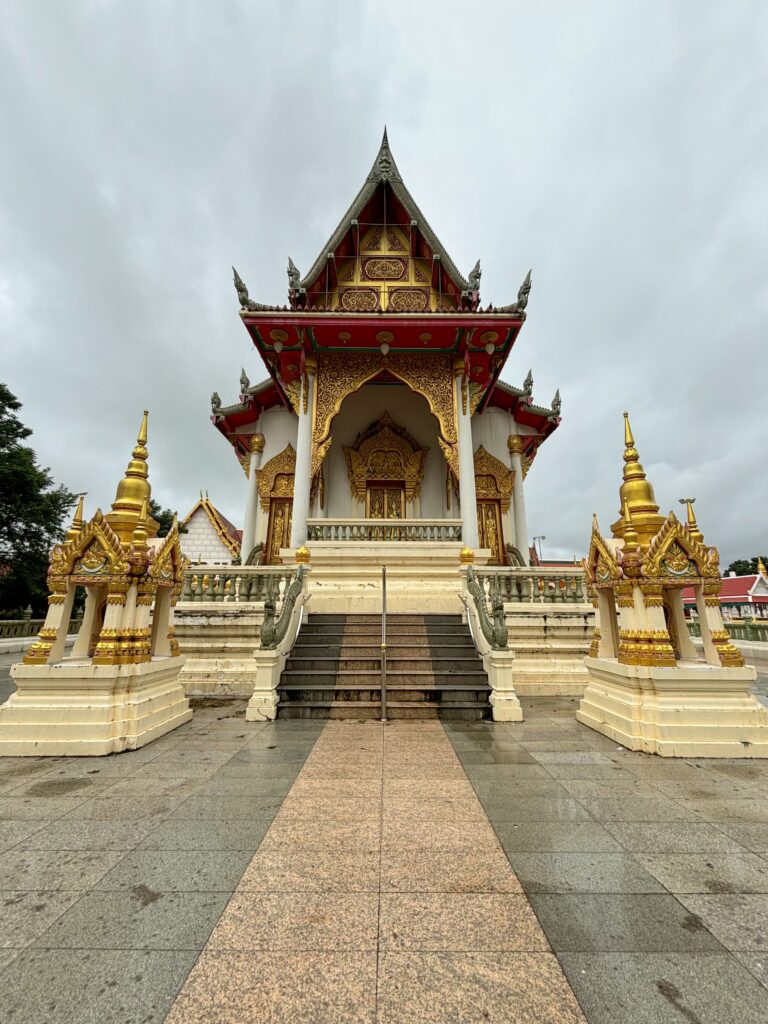 Mini guida per visitare Sukhothai: Cosa vedere - Wat Ratcha Thani